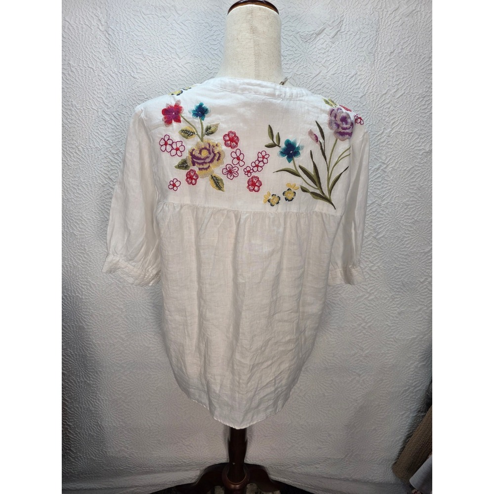 Johnny Was Jessi Blouse Women Size M White NWT Embroidered Linen Shirred Yoke - Picture 4 of 8